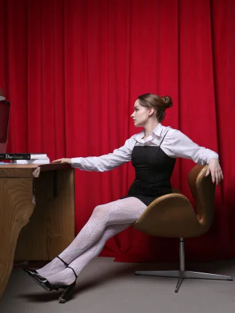 Пример успешной реализации услуги фотосессия «офисная сирена» на МестоФото.РФ — наш профессионал создаст для вас уникальные и запоминающиеся материалы